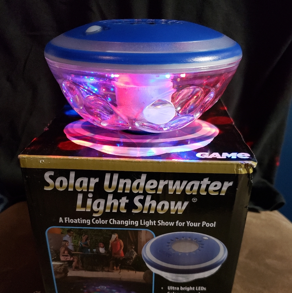 Solar pool light